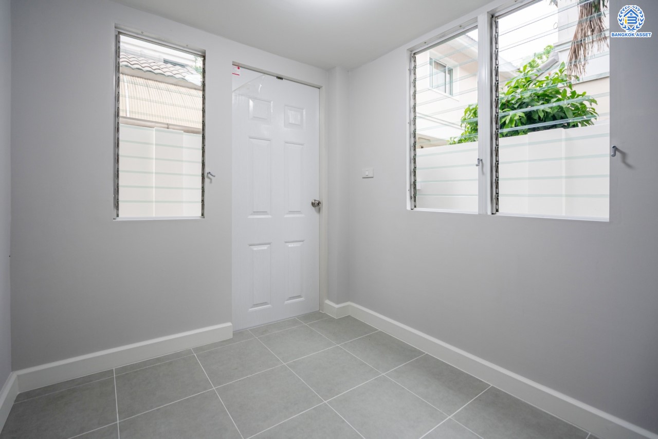 บ้านมือสองตกแต่งใหม่ ม.บางกอกบูเลอวาร์ด ราชพฤกษ์-พระราม5 เนื้อที่ 69 ตร.ว. บนสังคมคุณภาพ SC Asset* ฟังก์ชันพร้อม 3 ห้องนอน 4 ห้องน้ำ 1 ห้องแม่บ้าน จอดรถได้ 2 คัน บนทำเลติดถนนราชพฤกษ์ ใกล้วงเวียนพระรามห้า, ทางด่วนศรีรัช และเพียง 10 ถึงรถไฟฟ้า "สถานีบางรักใหญ่"